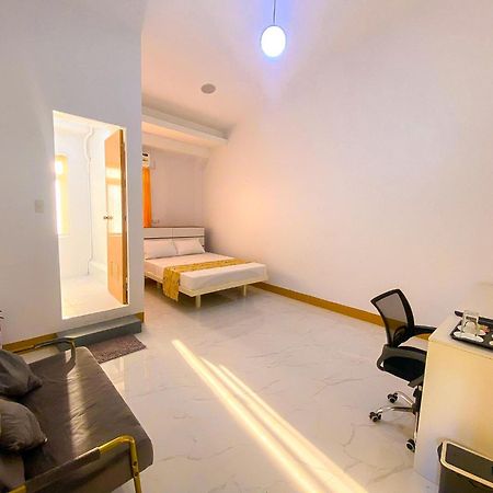 Legends Hotel & Restaurant - Lemery And Taal Extérieur photo