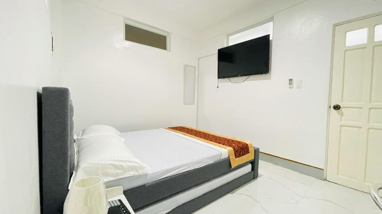 Legends Hotel & Restaurant - Lemery And Taal Extérieur photo