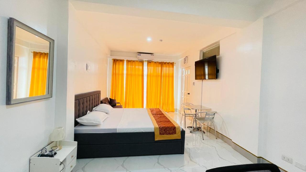 Legends Hotel & Restaurant - Lemery And Taal Extérieur photo