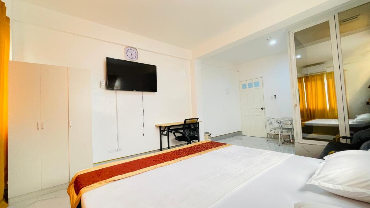 Legends Hotel & Restaurant - Lemery And Taal Extérieur photo