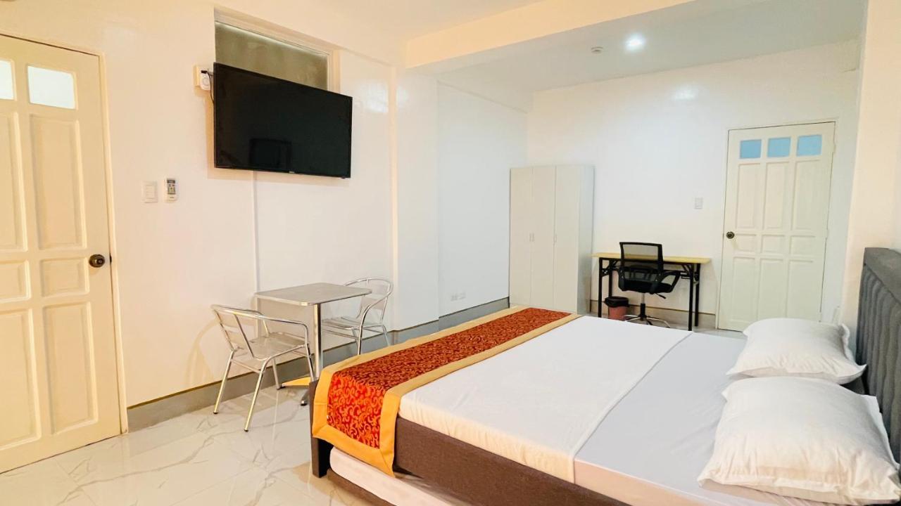 Legends Hotel & Restaurant - Lemery And Taal Extérieur photo