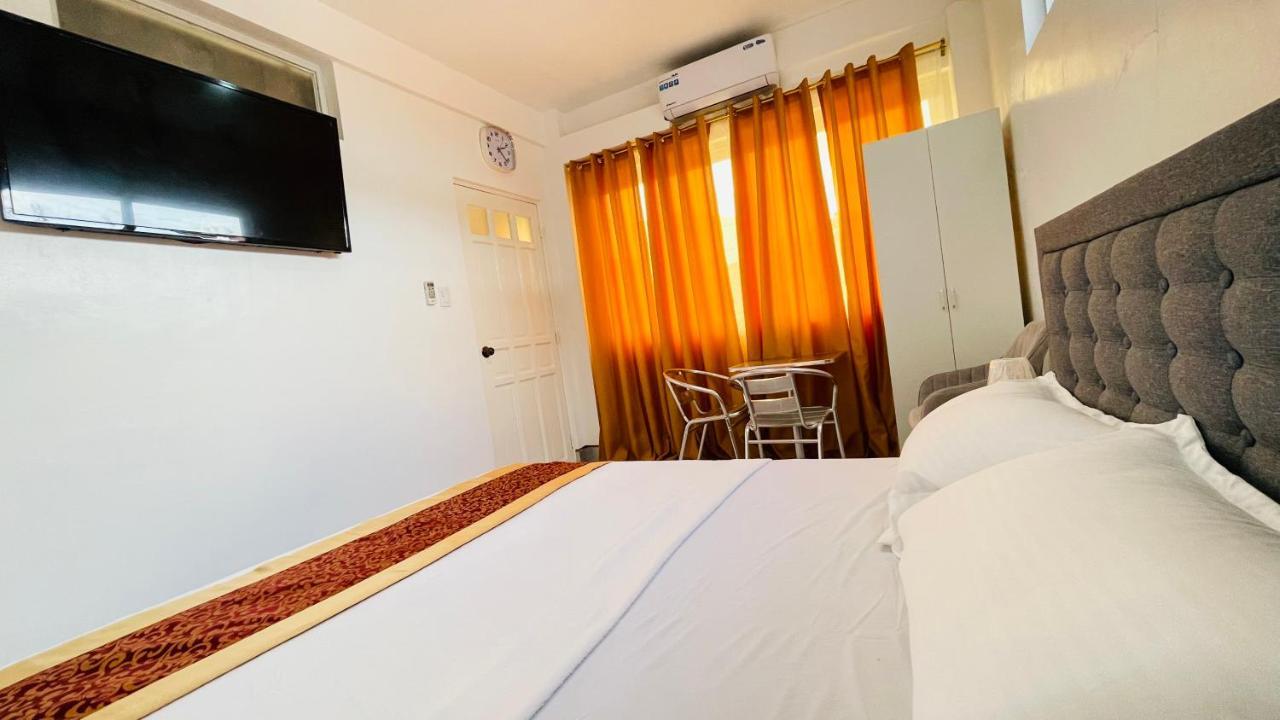 Legends Hotel & Restaurant - Lemery And Taal Extérieur photo