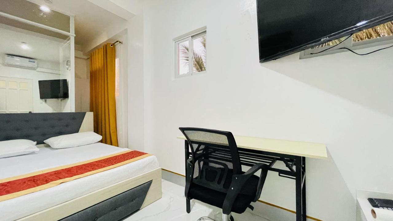 Legends Hotel & Restaurant - Lemery And Taal Extérieur photo
