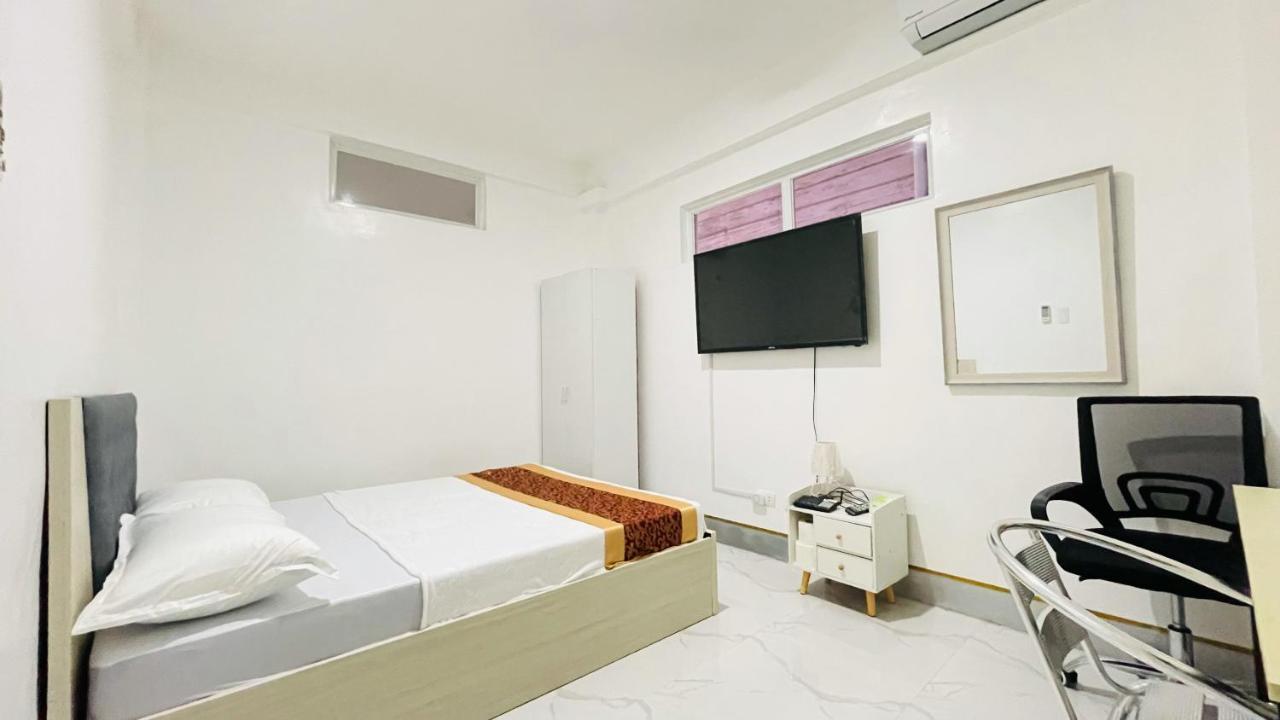 Legends Hotel & Restaurant - Lemery And Taal Extérieur photo