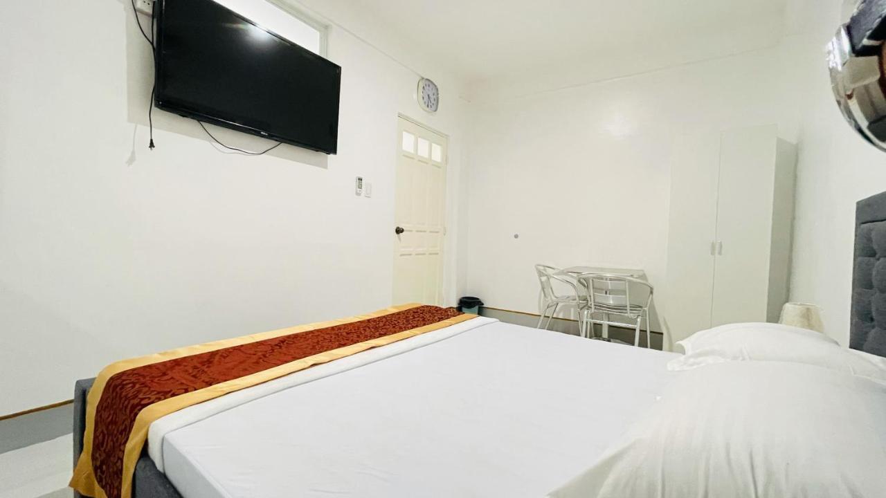 Legends Hotel & Restaurant - Lemery And Taal Extérieur photo