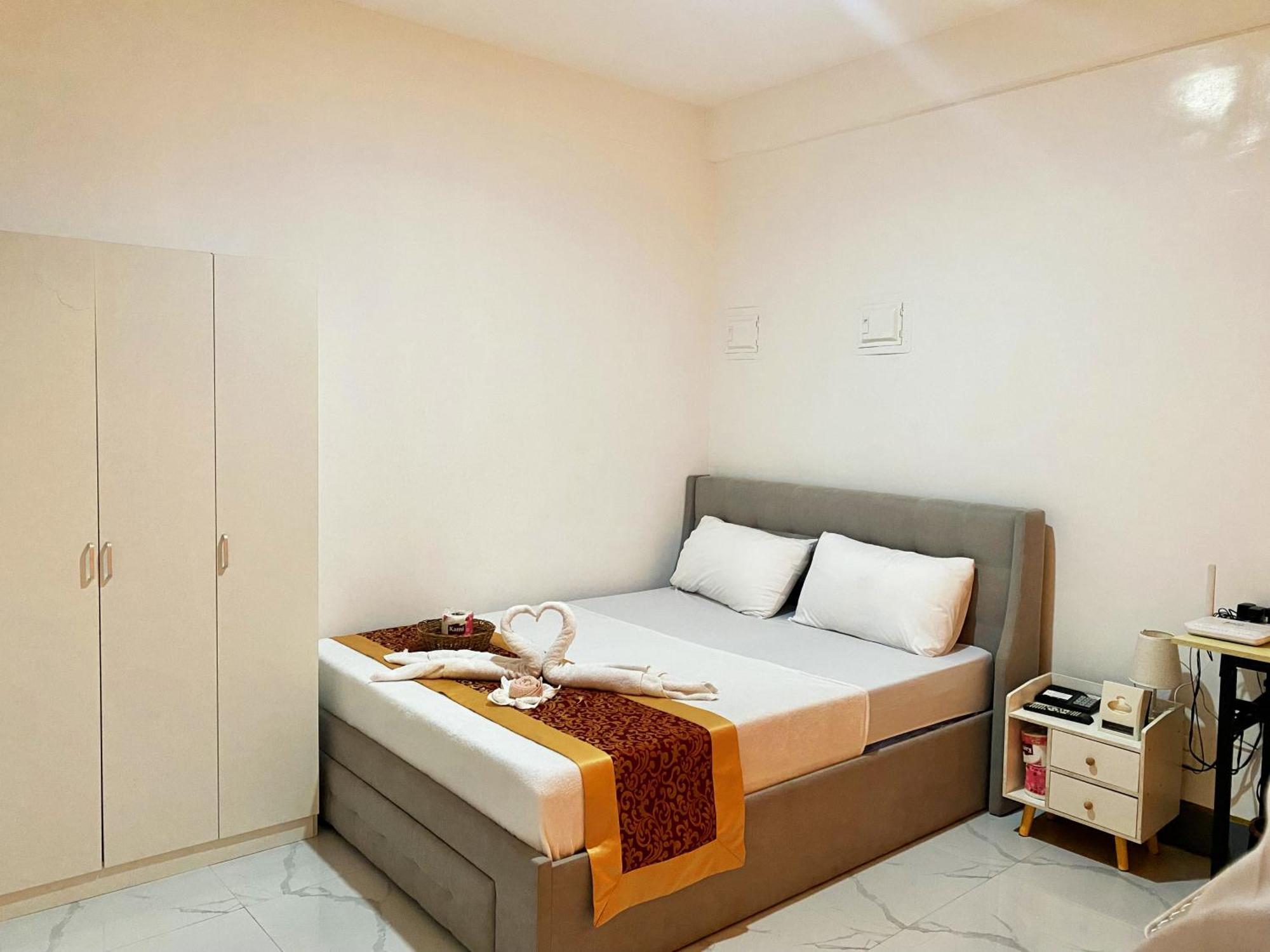 Legends Hotel & Restaurant - Lemery And Taal Extérieur photo