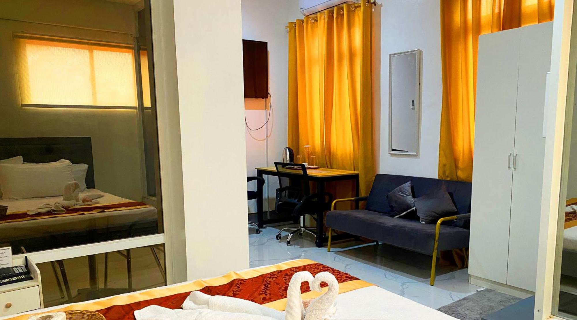 Legends Hotel & Restaurant - Lemery And Taal Extérieur photo