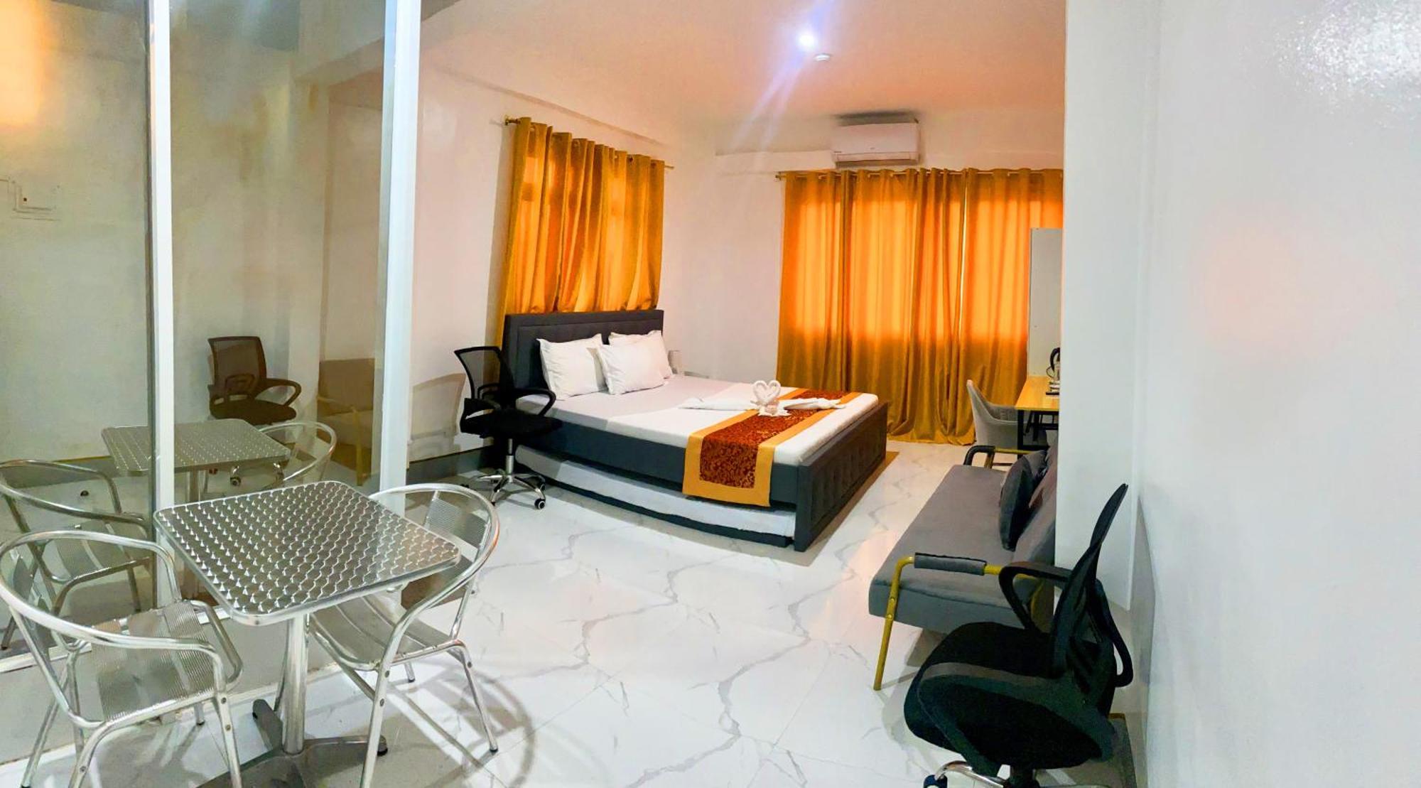 Legends Hotel & Restaurant - Lemery And Taal Extérieur photo