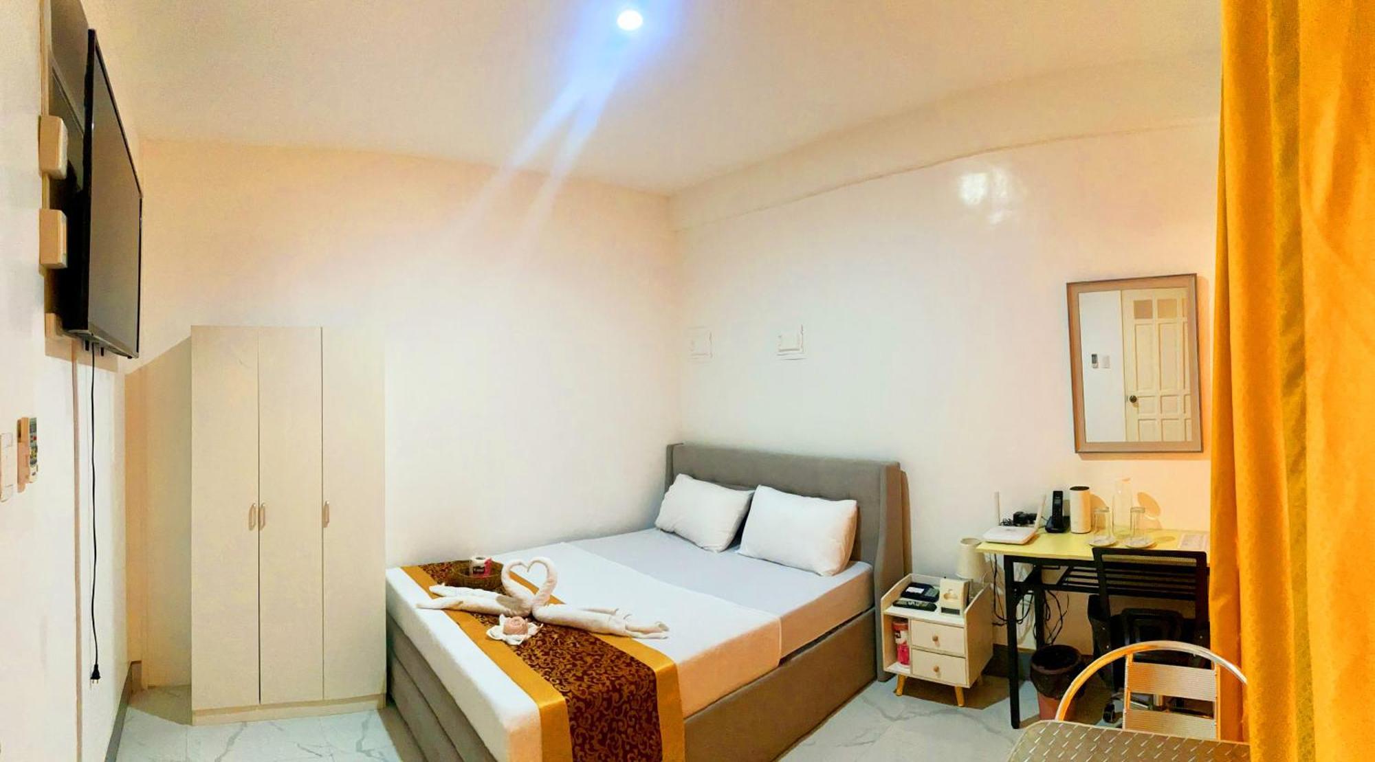Legends Hotel & Restaurant - Lemery And Taal Extérieur photo