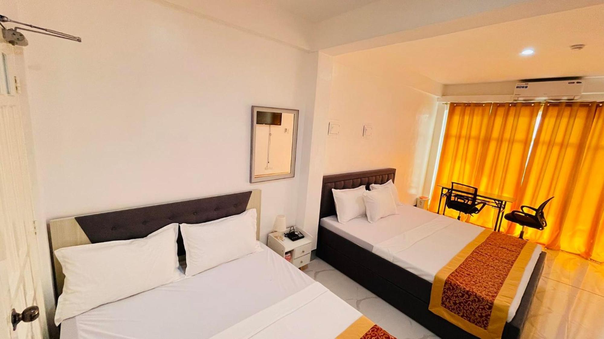 Legends Hotel & Restaurant - Lemery And Taal Extérieur photo