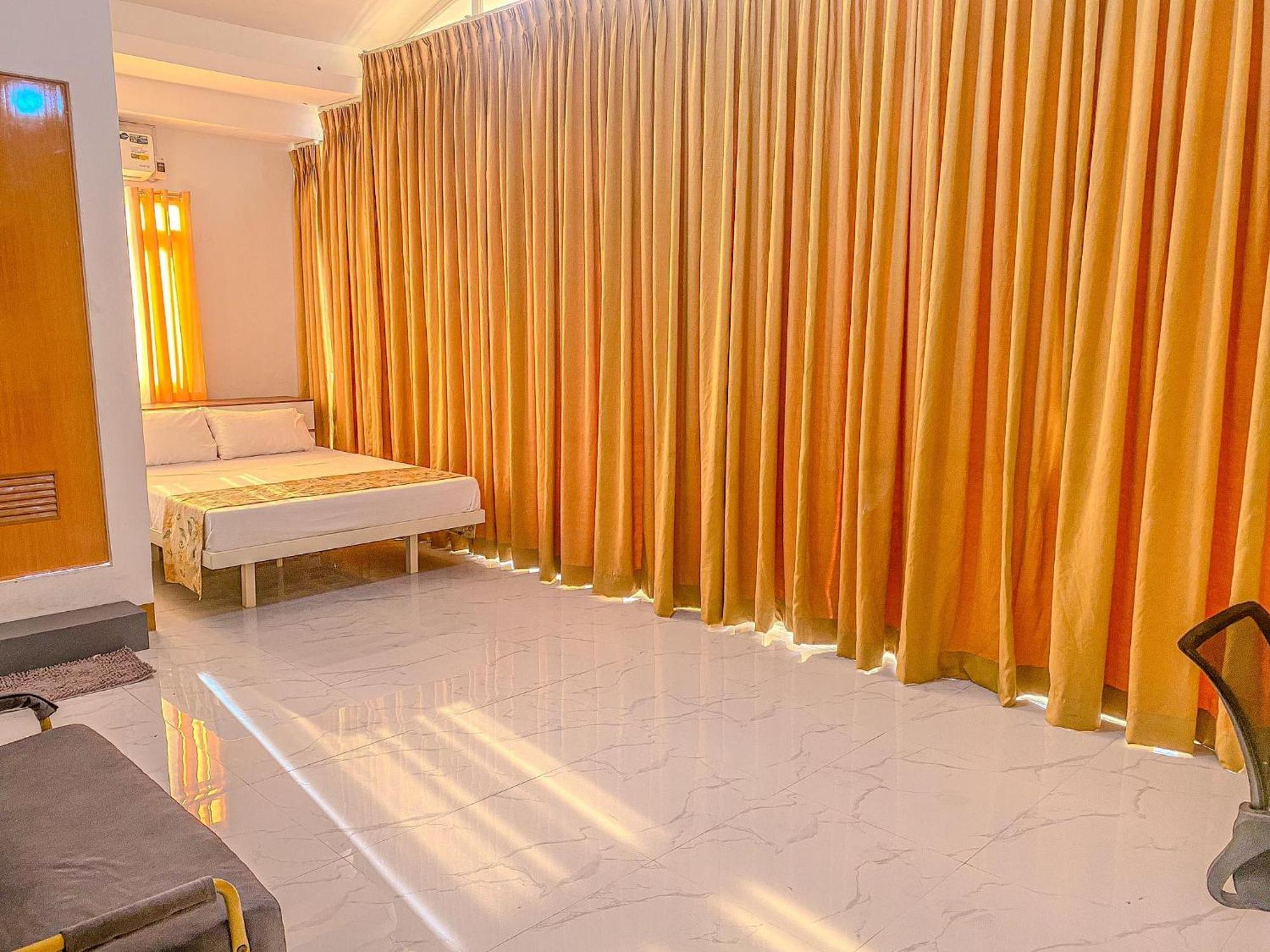 Legends Hotel & Restaurant - Lemery And Taal Extérieur photo